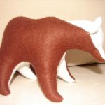 М'яка іграшка - ведмідь. Зовнішній матеріал - фетр, наповнювач - вовна. Автор: Ганна Шпілька. 2008