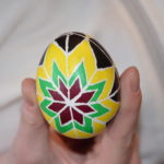 Писанка. "Рожа на три половини". Візерунок зі Звенигородського району, Черкаської області. Роботу створено на майстер-класі. 2013